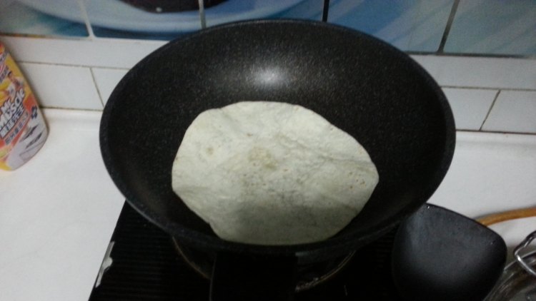 香肠蔬菜卷饼步骤7