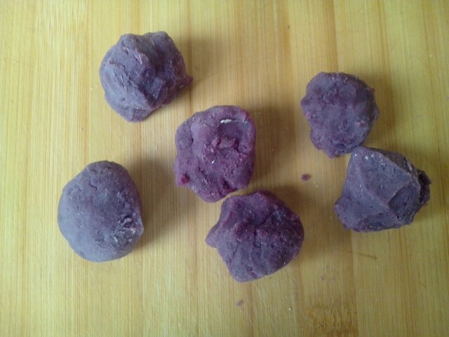 椰香紫薯芝麻饼步骤5