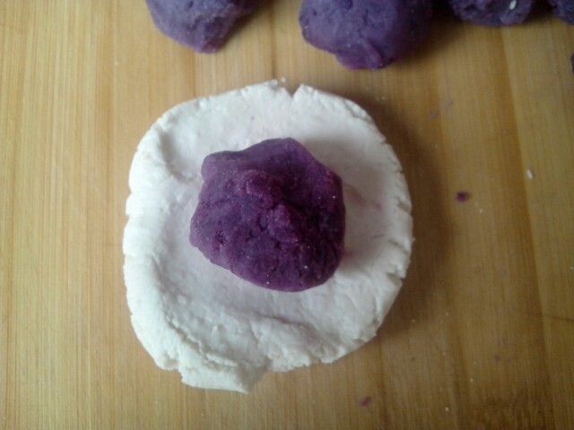 椰香紫薯芝麻饼步骤6