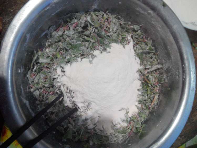 马齿苋菜饼步骤3