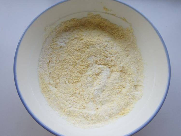 玉米面鸡蛋葱花饼步骤4