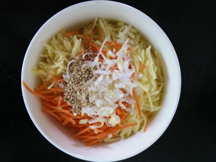 煎土豆丝饼步骤5
