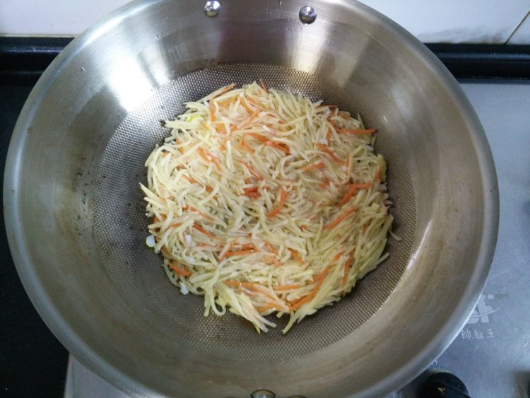 煎土豆丝饼步骤8