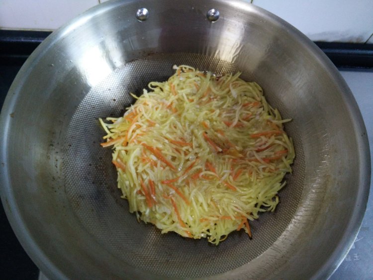 煎土豆丝饼步骤9