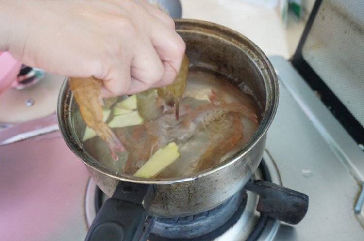 鲜虾秋葵煎饼步骤2