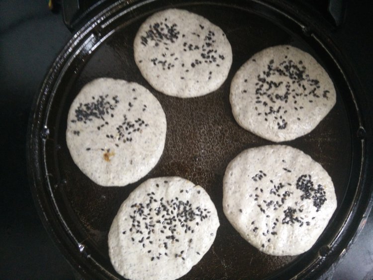 白糖黑芝麻杂粮饼步骤11