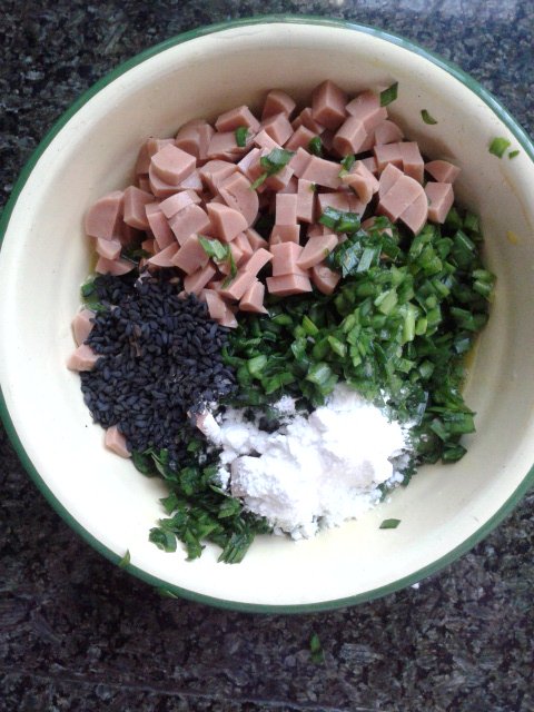 韭菜芝麻鸡蛋饼步骤5