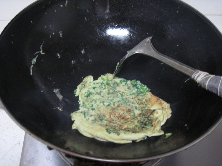 香菜鸡蛋饼步骤8