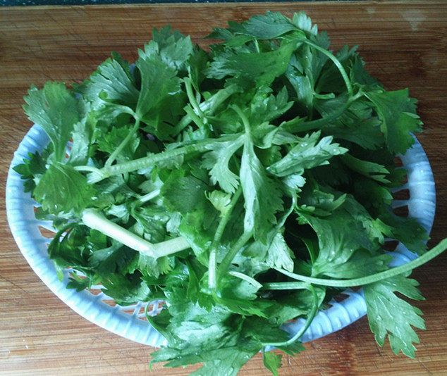 火腿肠香菜鸡蛋饼步骤1