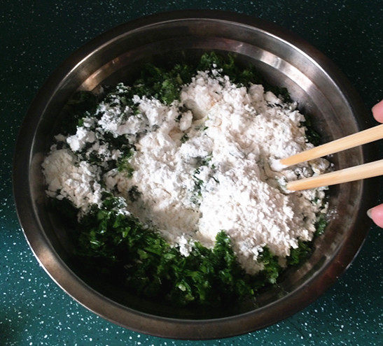 火腿肠香菜鸡蛋饼步骤3
