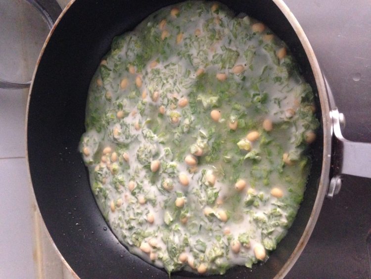 芹菜叶黄豆煎饼步骤5