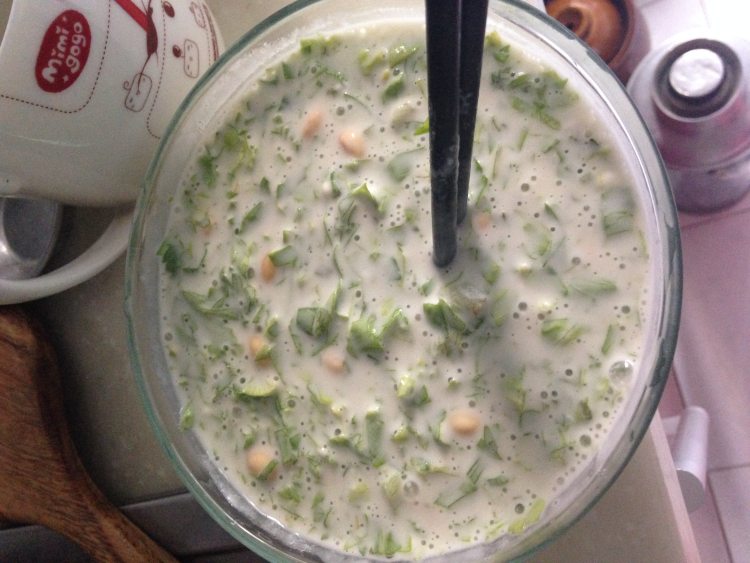 芹菜叶黄豆煎饼步骤4