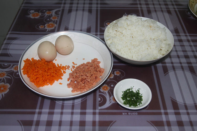 火腿米饭饼步骤1