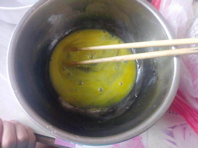 酸豆角豆渣鸡蛋饼步骤2