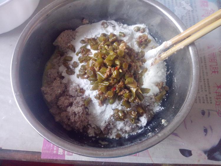 酸豆角豆渣鸡蛋饼步骤5