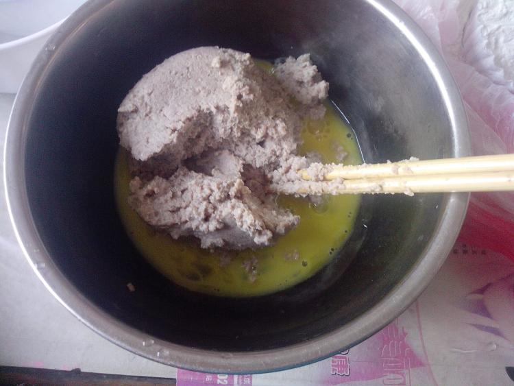 酸豆角豆渣鸡蛋饼步骤3