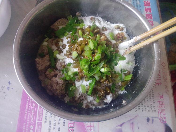 酸豆角豆渣鸡蛋饼步骤6