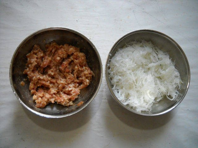 茼蒿粉丝元宝蒸饺步骤7