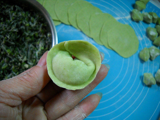 茼蒿粉丝元宝蒸饺步骤12