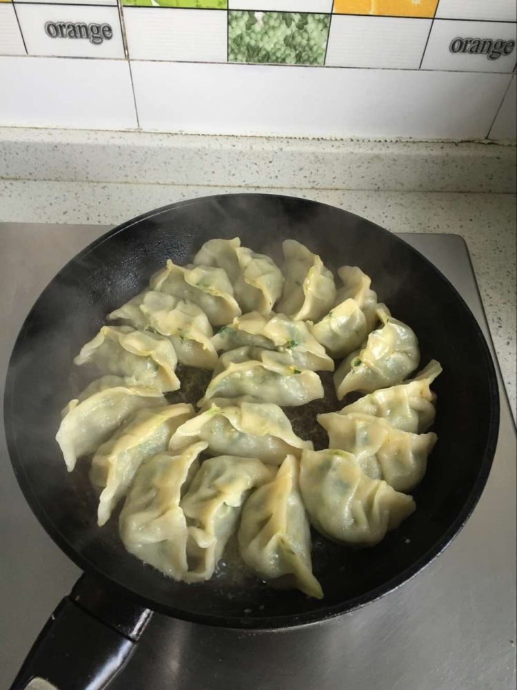 韭菜鸡蛋煎饺#多效护步骤7