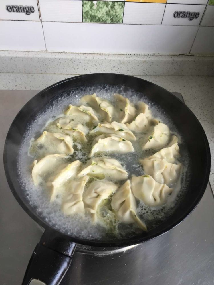 韭菜鸡蛋煎饺#多效护步骤6