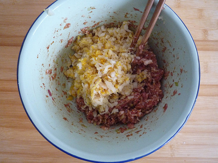 鲜肉酸菜水饺步骤5
