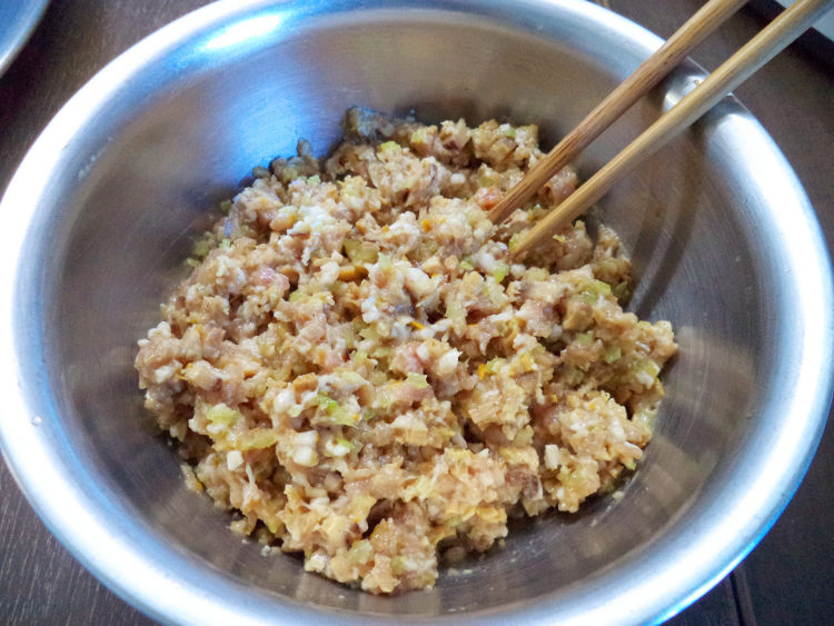 金针鲜肉饺#多效护理步骤3