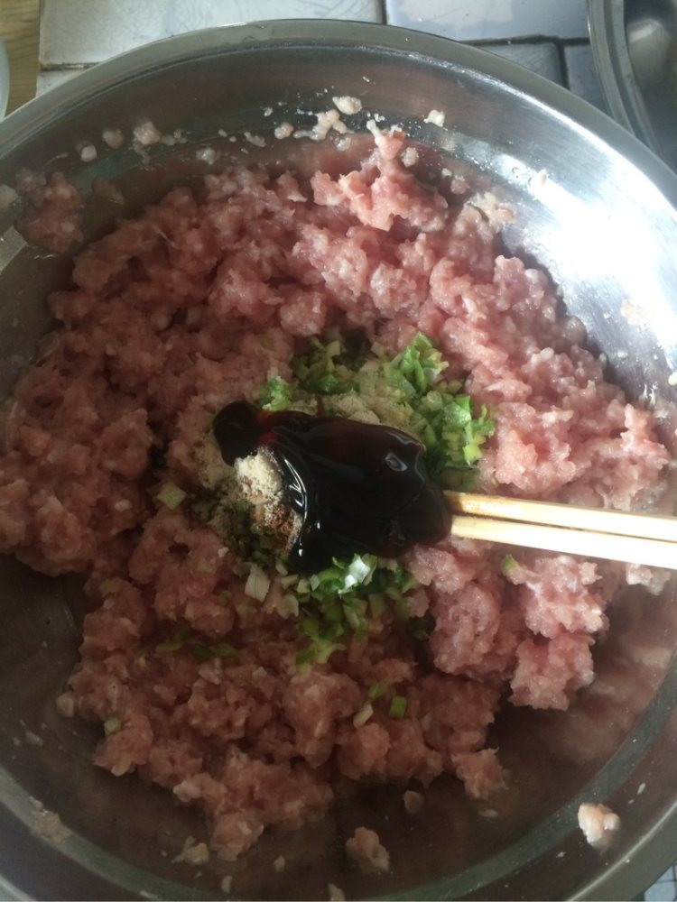 猪肉韭菜饺子步骤3