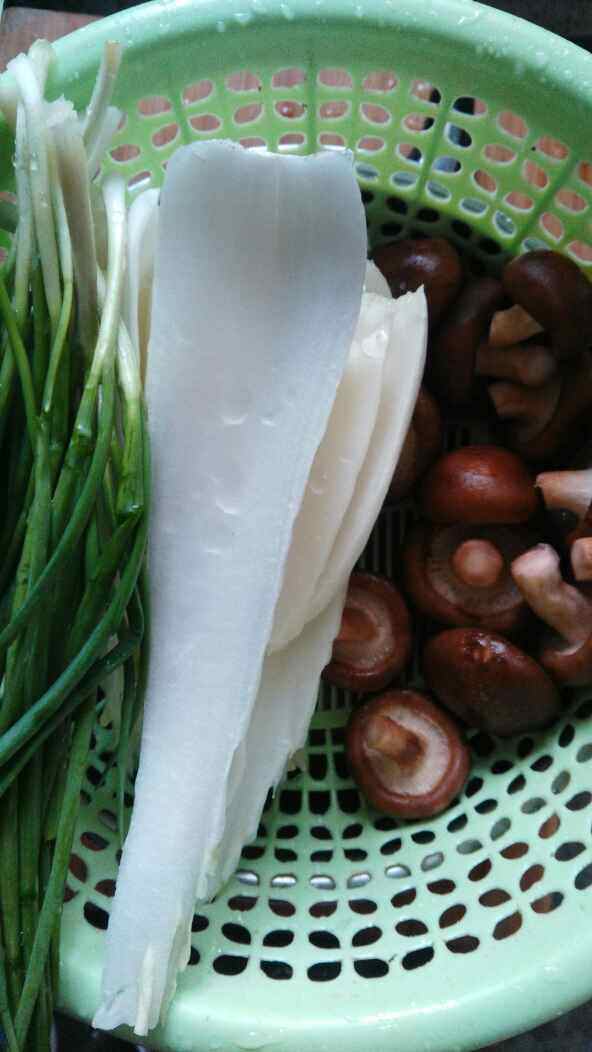 香菇猪肉饺子步骤2