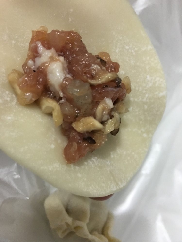 香菇鲜虾瘦肉饺步骤4