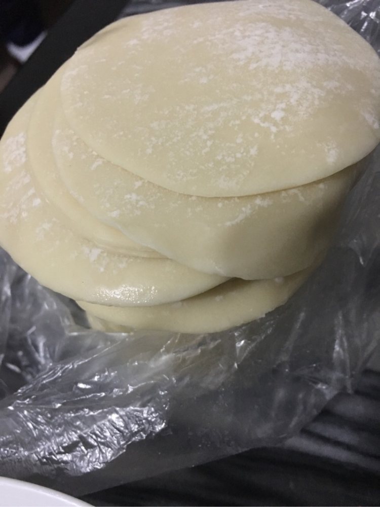 香菇鲜虾瘦肉饺步骤3