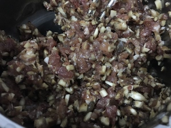 香菇鲜虾瘦肉饺步骤2