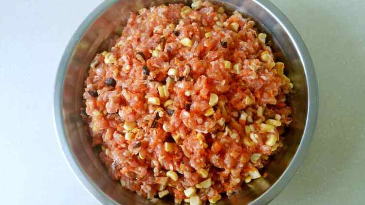 玉米胡萝卜香菇猪肉饺步骤7