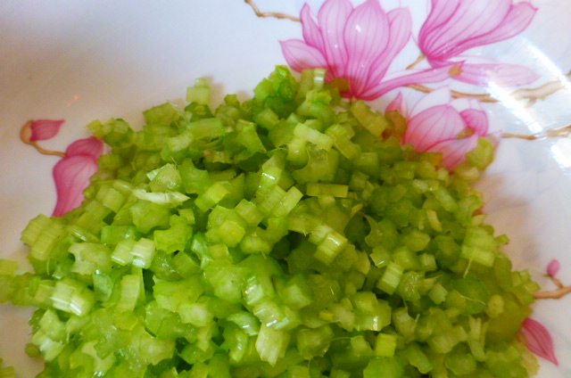 芹菜木耳猪肉饺子步骤4