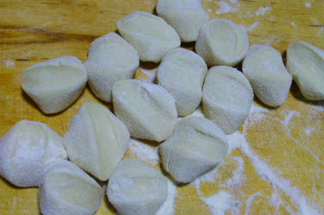 芹菜木耳猪肉饺子步骤5