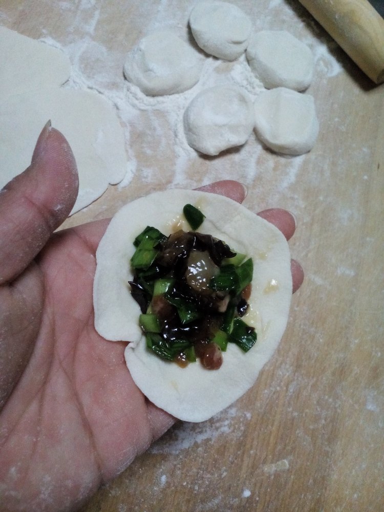 韭菜虾仁水饺步骤11