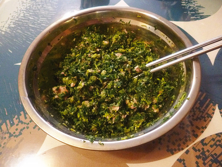 荠菜猪肉饺子步骤3