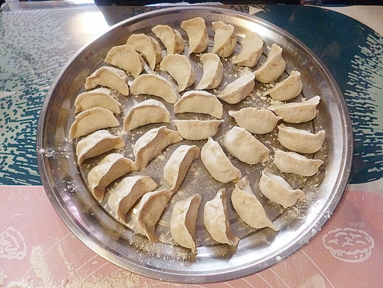 荠菜猪肉饺子步骤9