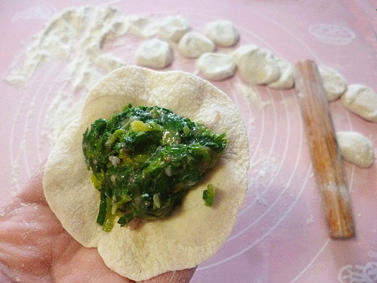 荠菜猪肉饺子步骤7