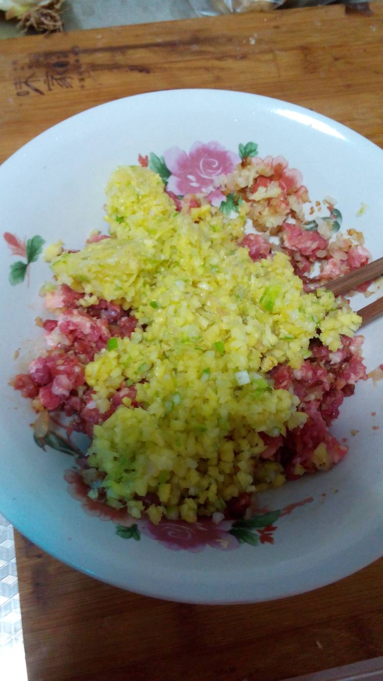 白菜虾仁水饺步骤3