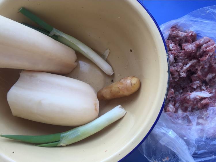 藕馅蒸饺步骤3