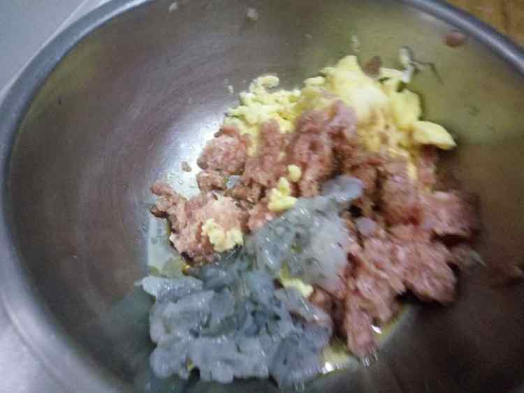 韭菜三鲜饺子步骤3