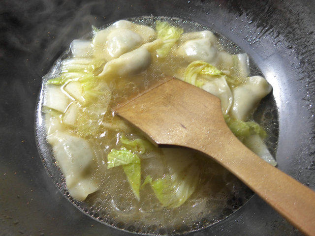 白菜粉皮煮饺子步骤8