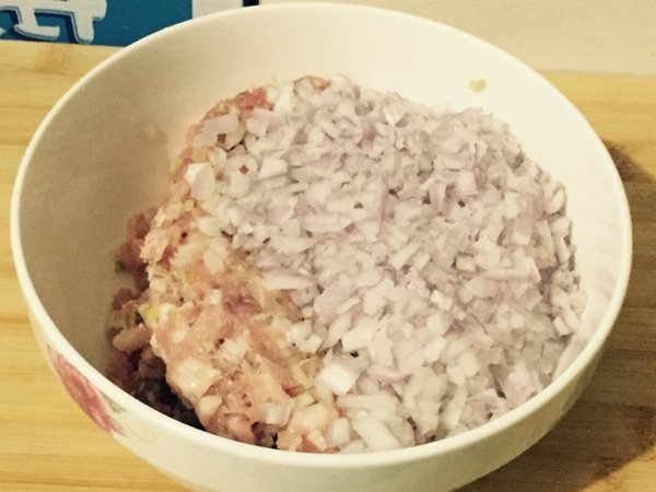 洋葱猪肉水饺步骤3
