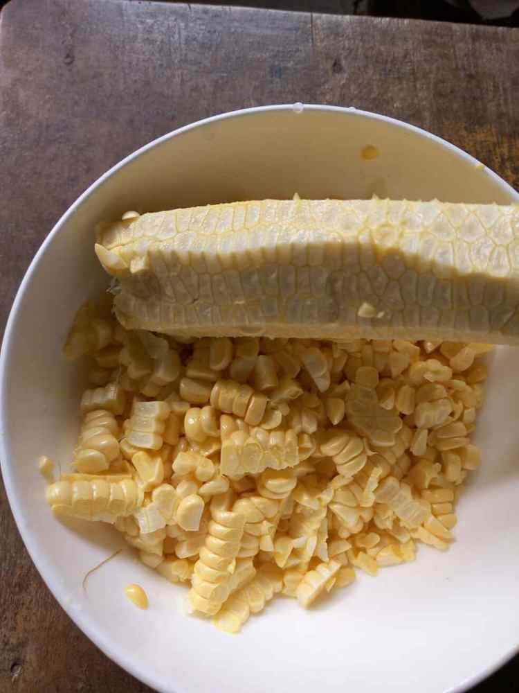 玉米猪肉饺子步骤2