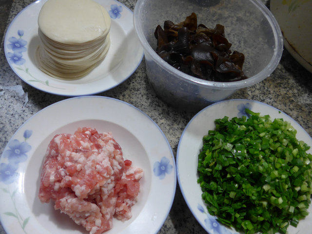 韭菜黑木耳馅饺子步骤1