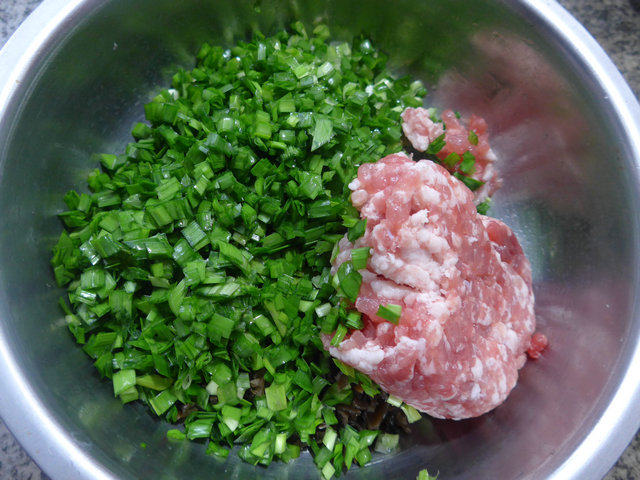 韭菜黑木耳馅饺子步骤4