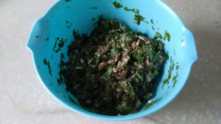 香芹猪肉水饺步骤3