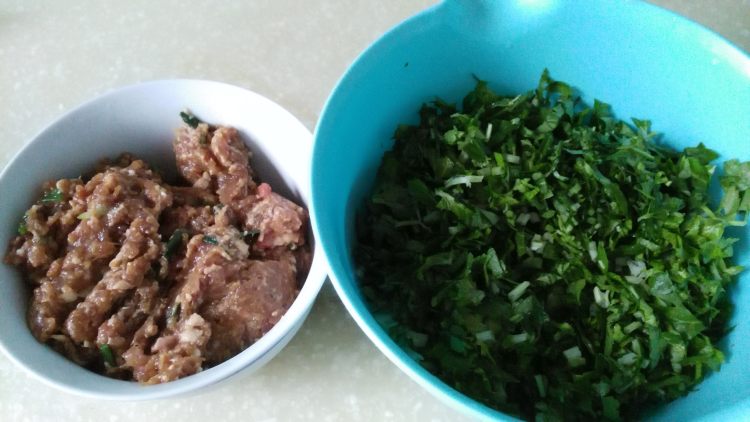 香芹猪肉水饺步骤2