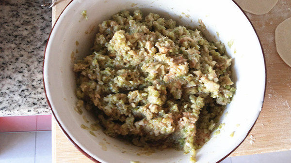 鲜肉豆角柳叶水饺步骤6